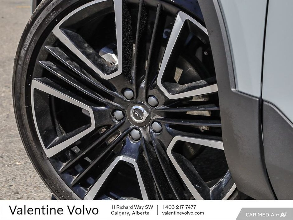 2025 Volvo XC40 Ultra Dark Theme-5