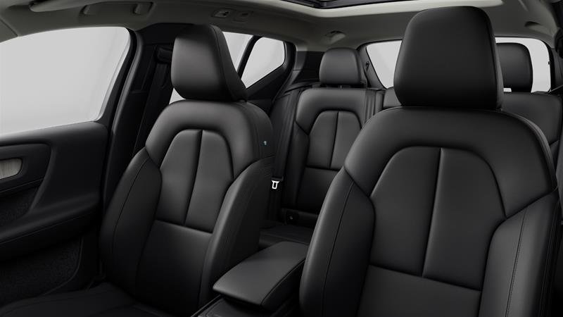 2025 Volvo XC40 Plus Dark-4