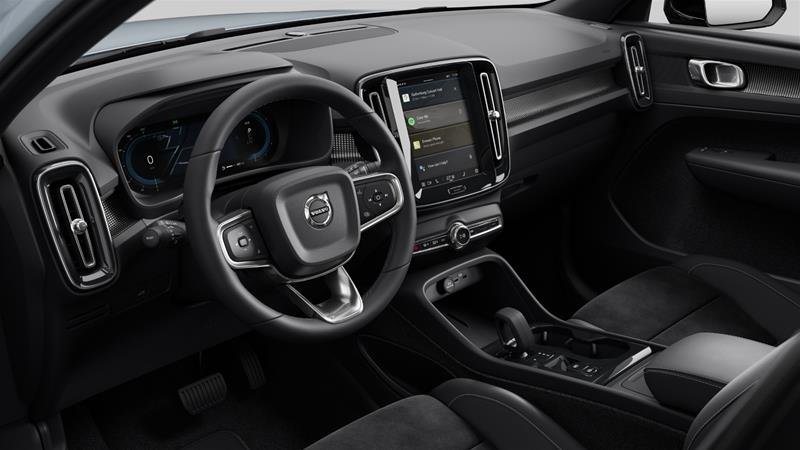 2025 Volvo XC40 Plus Dark-3