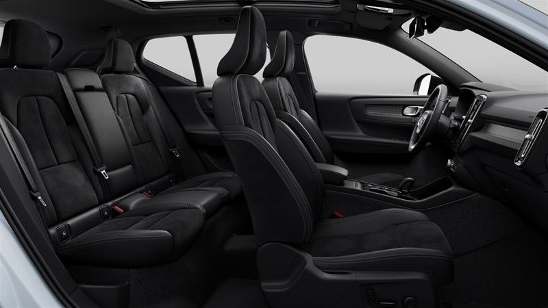 2025 Volvo XC40 Plus Dark-4