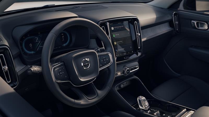 2025 Volvo XC40 Plus Dark-3