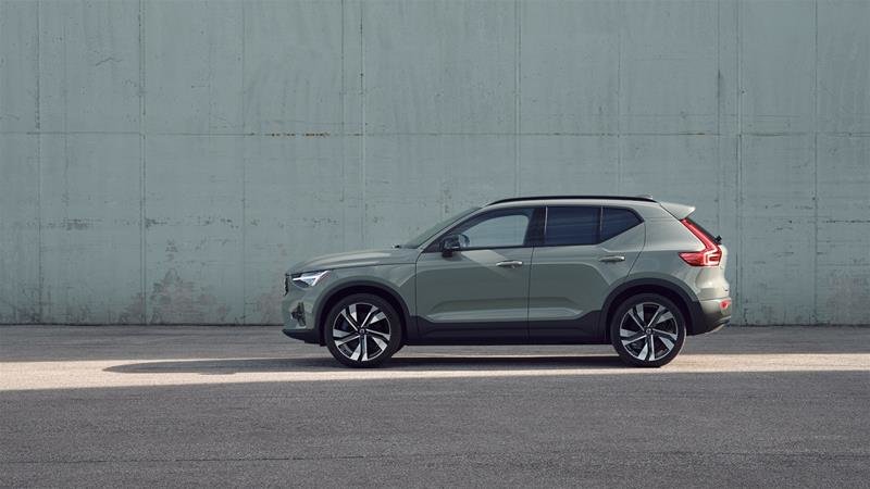 2025 Volvo XC40 Ultra Dark-2