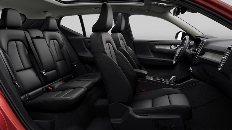 2025 Volvo XC40 Plus Dark-3