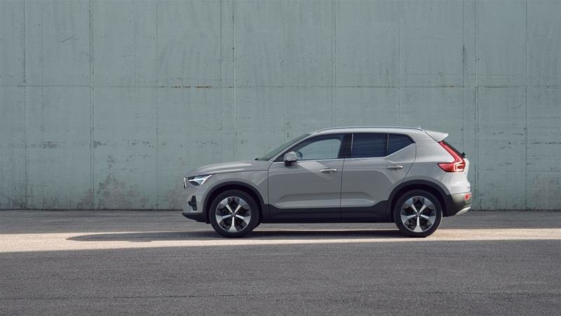 2025 Volvo XC40 Core Bright-2