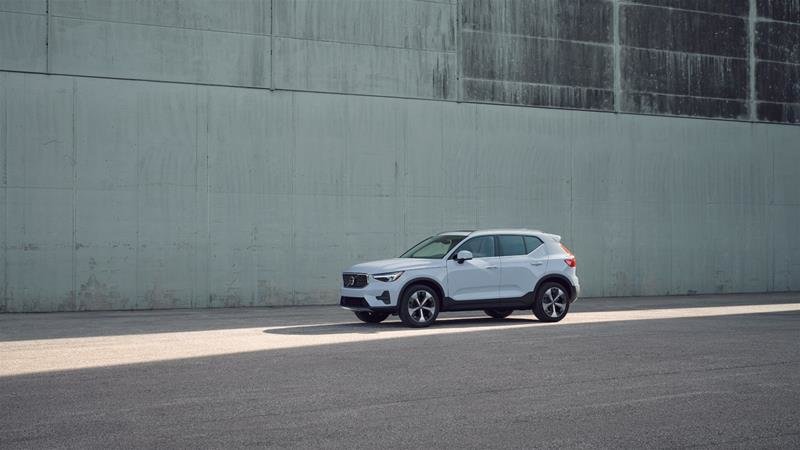 2025 Volvo XC40 Core Bright-2