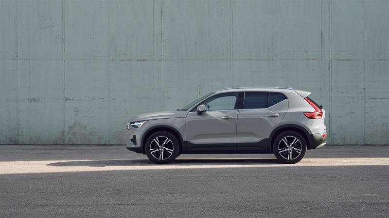 2025 Volvo XC40 Core Bright-2