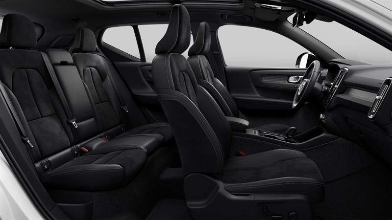 2025 Volvo XC40 Plus Dark-3