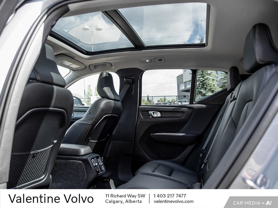 2025 Volvo XC40 Plus Dark Theme-23