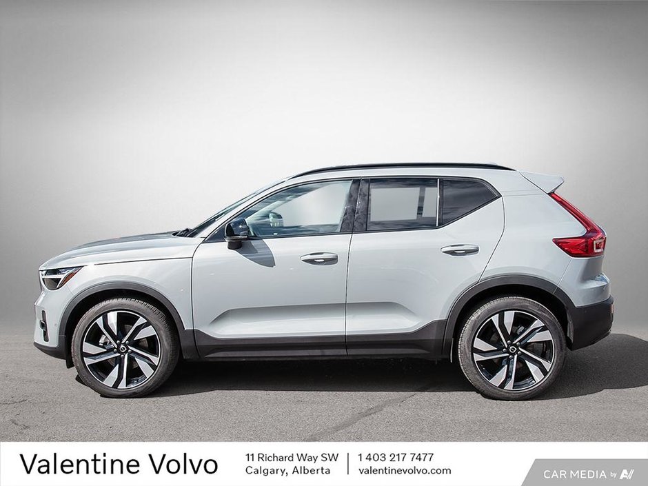 2025 Volvo XC40 Plus Dark Theme-2