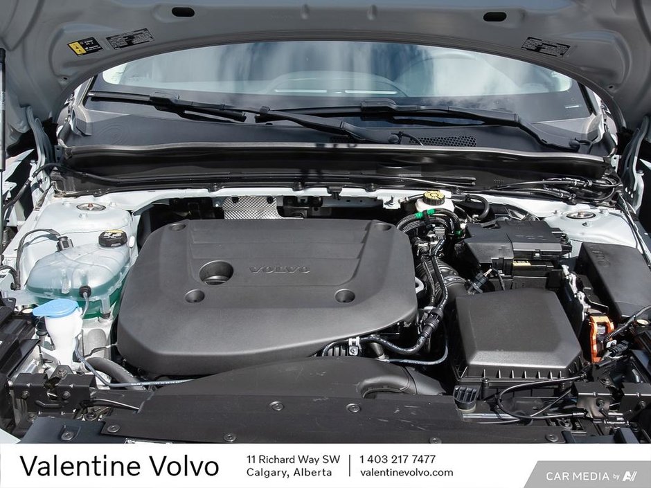 2025 Volvo XC40 Plus Dark Theme-7
