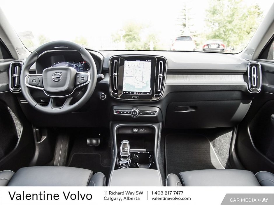 2025 Volvo XC40 Plus Dark Theme-24
