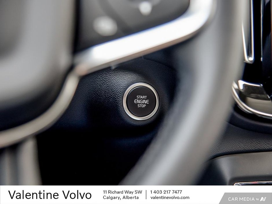 2025 Volvo XC40 Plus Dark Theme-25