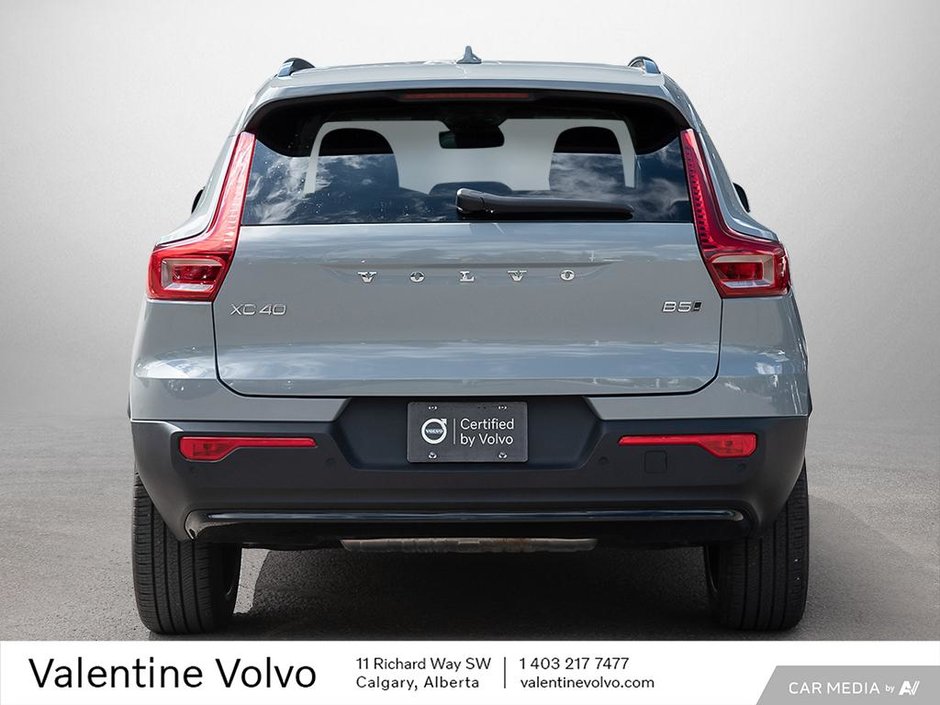 2025 Volvo XC40 Plus Dark Theme-4
