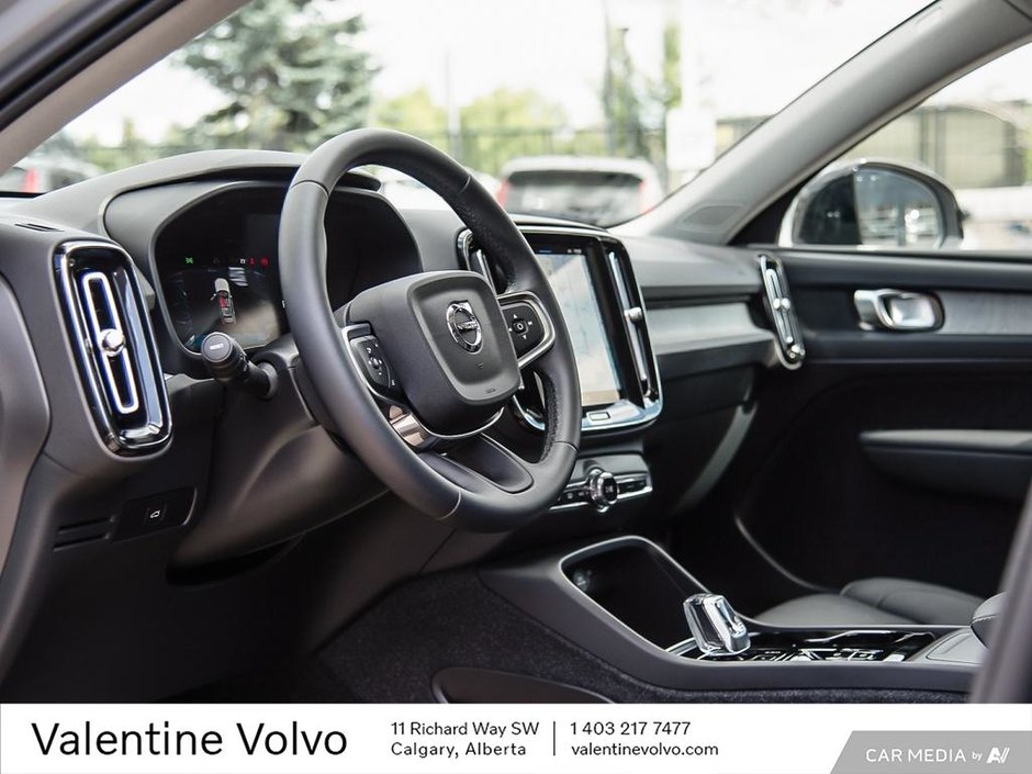 2025 Volvo XC40 Plus Dark Theme-12