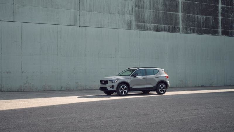 2025 Volvo XC40 Plus Dark-1