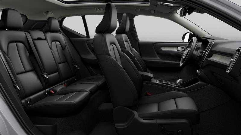 2025 Volvo XC40 Plus Dark-3