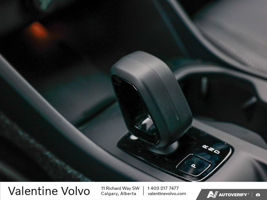 2025 Volvo XC40 Core Bright Theme-18