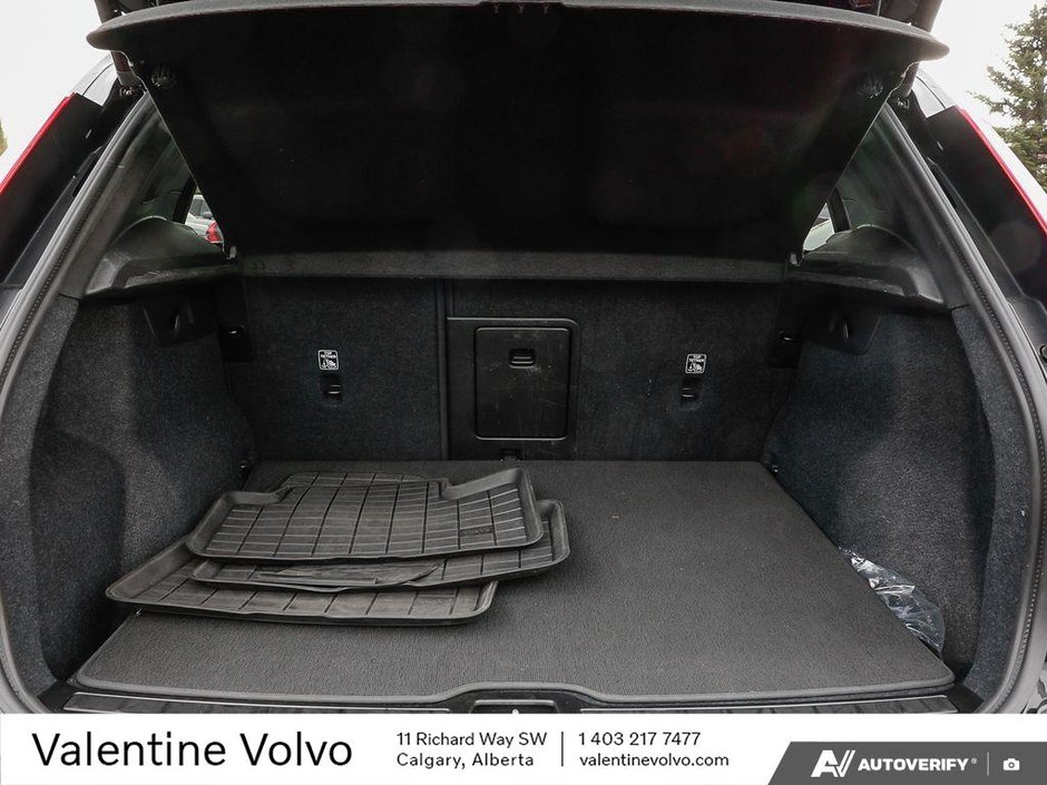 2025 Volvo XC40 Core Bright Theme-10