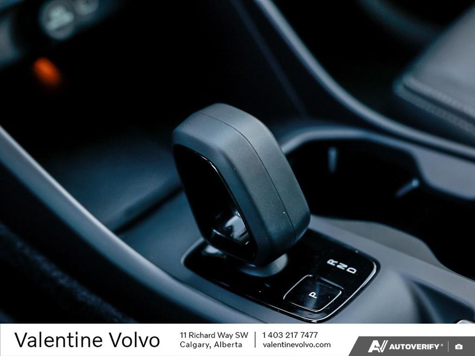 2025 Volvo XC40 Core Bright Theme-18