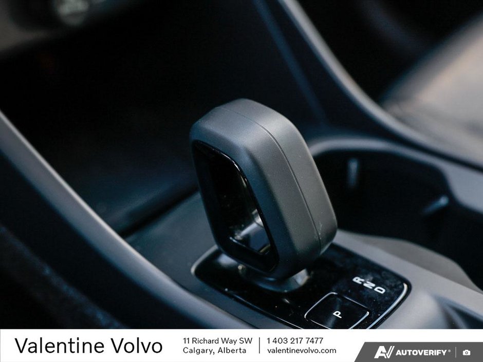 2025 Volvo XC40 Core Bright Theme-18