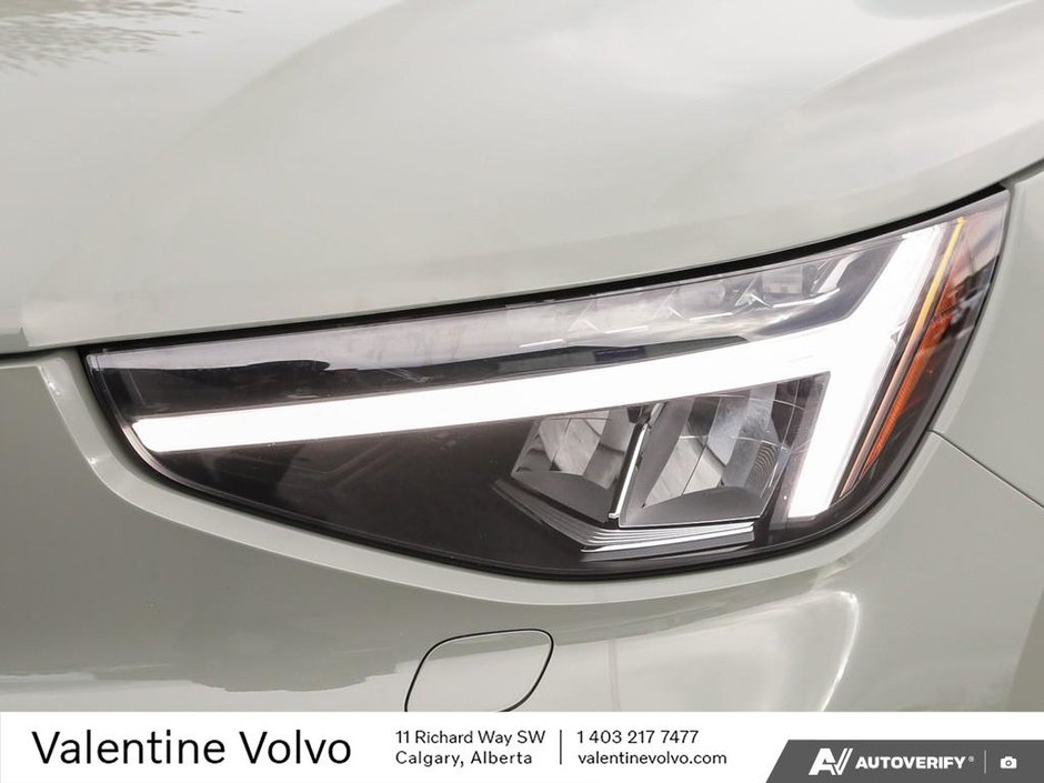 2025 Volvo XC40 Plus Dark Theme-9