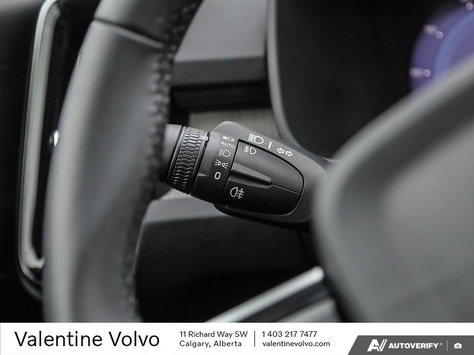 2025 Volvo XC40 Plus Dark Theme-15