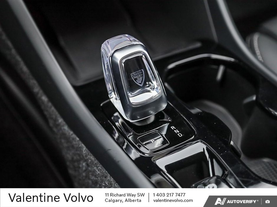 2025 Volvo XC40 Plus Dark Theme-18