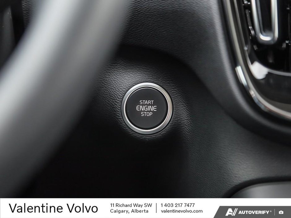 2025 Volvo XC40 Plus Dark Theme-27