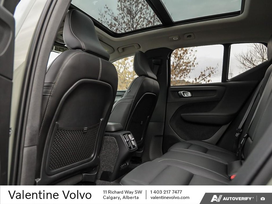 2025 Volvo XC40 Plus Dark Theme-23