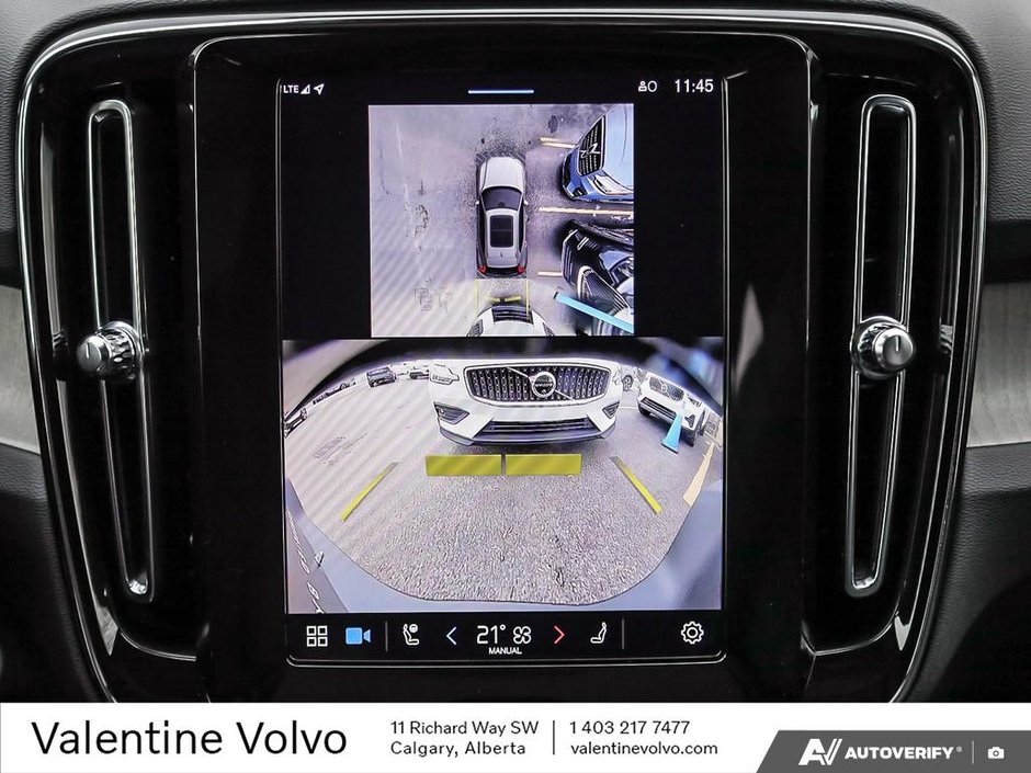 2025 Volvo XC40 Plus Dark Theme-26