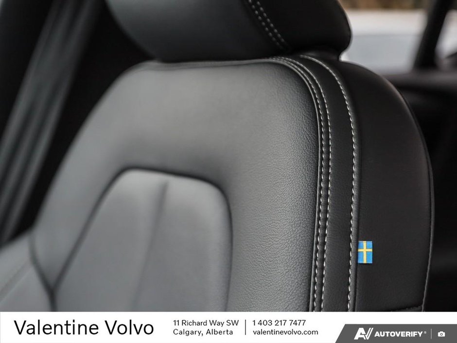 2025 Volvo XC40 Plus Dark Theme-22