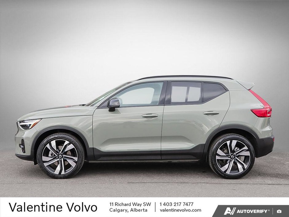 2025 Volvo XC40 Plus Dark Theme-2