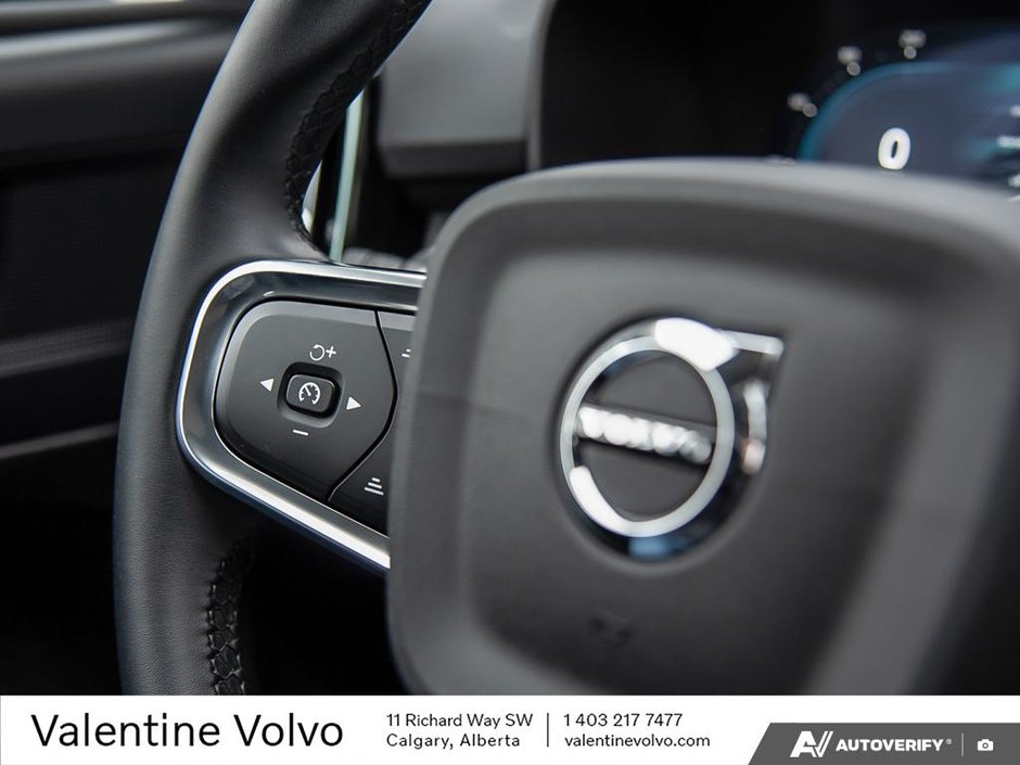2025 Volvo XC40 Plus Dark Theme-17