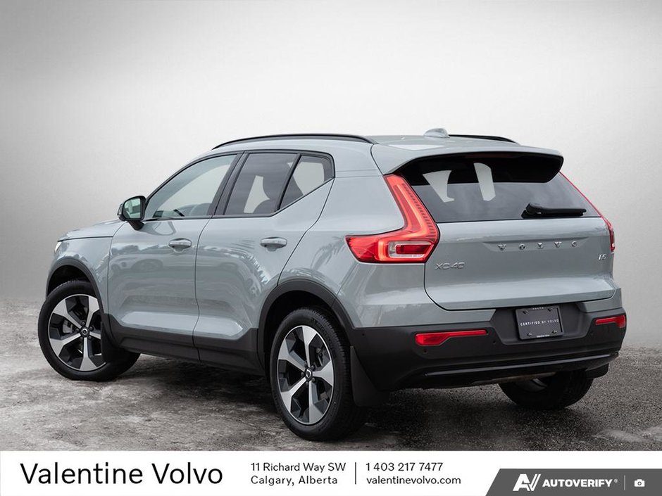 2025 Volvo XC40 Plus Dark Theme-3