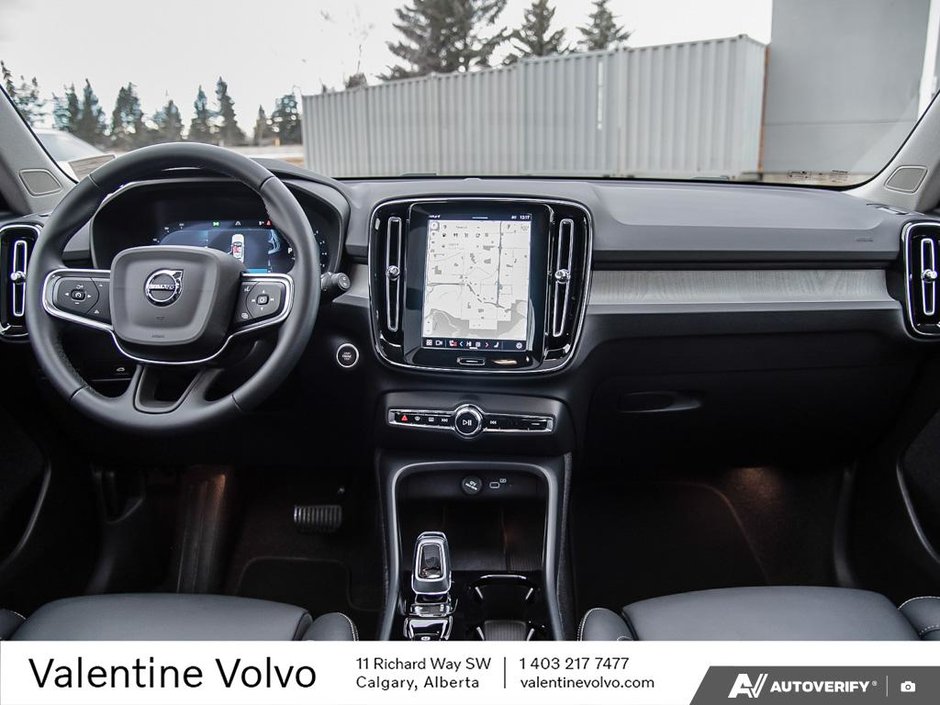 2025 Volvo XC40 Plus Dark Theme-24