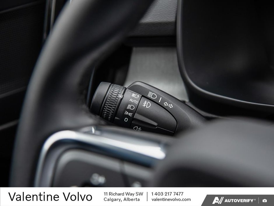 2025 Volvo XC40 Plus Dark Theme-15