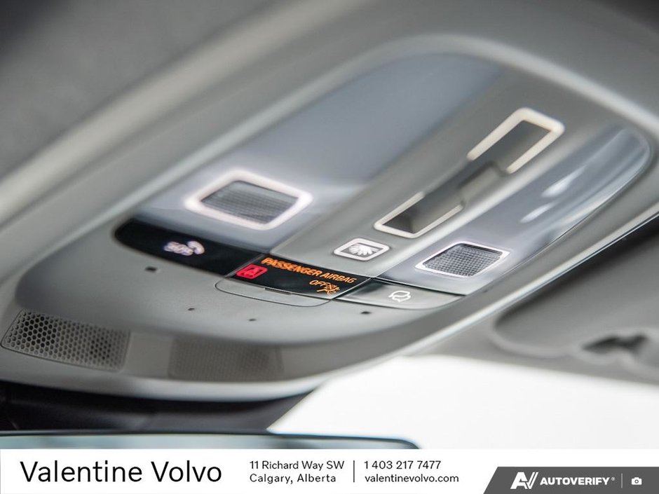 2025 Volvo XC40 Plus Dark Theme-21