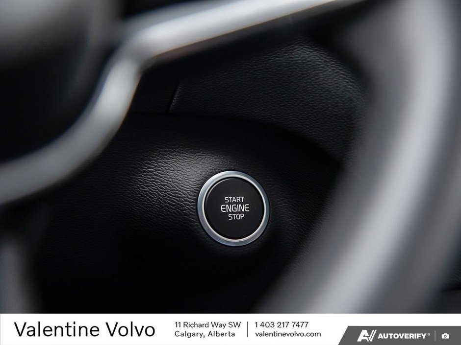 2025 Volvo XC40 Plus Dark Theme-26