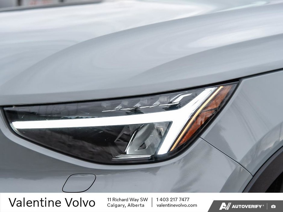 2025 Volvo XC40 Plus Dark Theme-9