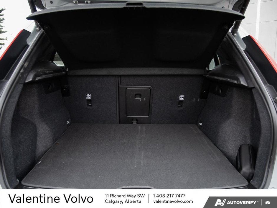 2025 Volvo XC40 Core Bright Theme-10