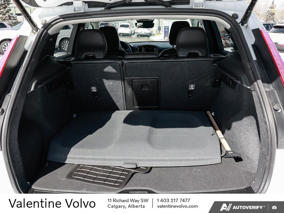 2025 Volvo XC40 Core Bright Theme-10