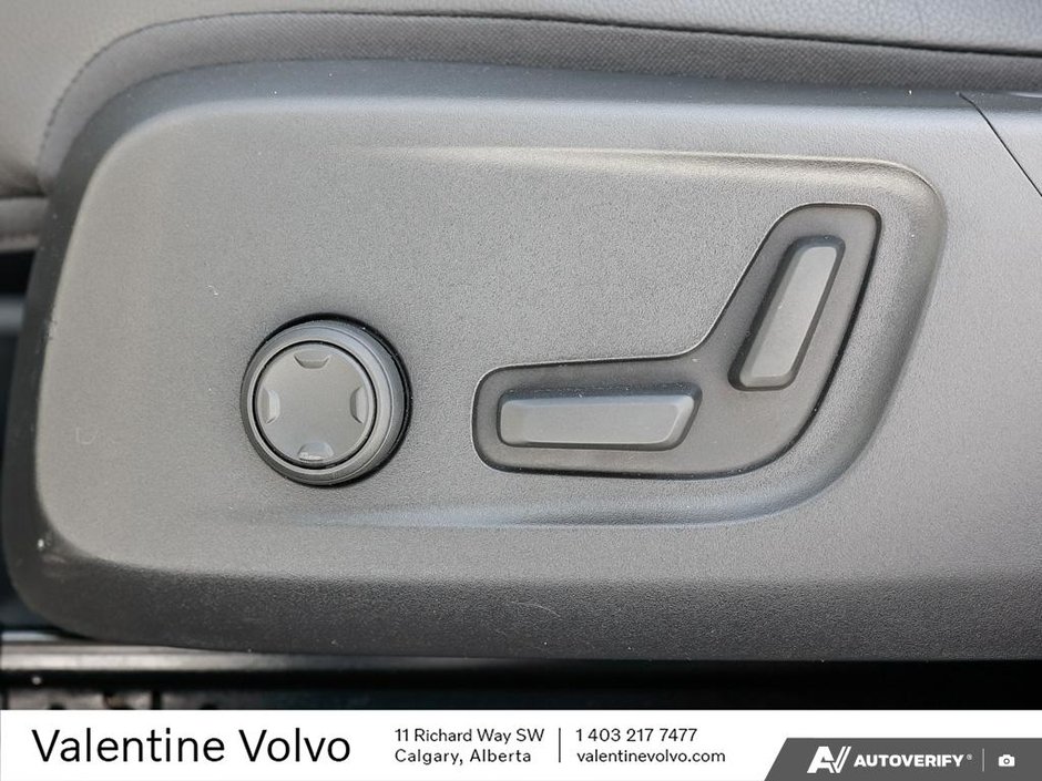 2025 Volvo XC40 Core Bright Theme-25