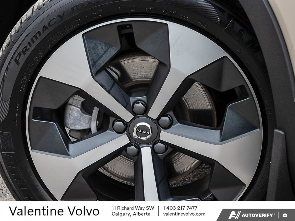 2025 Volvo XC40 Plus Dark Theme-5