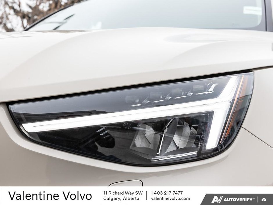 2025 Volvo XC40 Plus Dark Theme-8