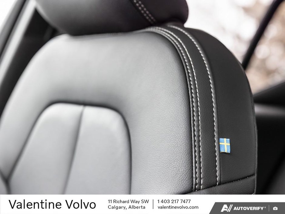 2025 Volvo XC40 Plus Dark Theme-22
