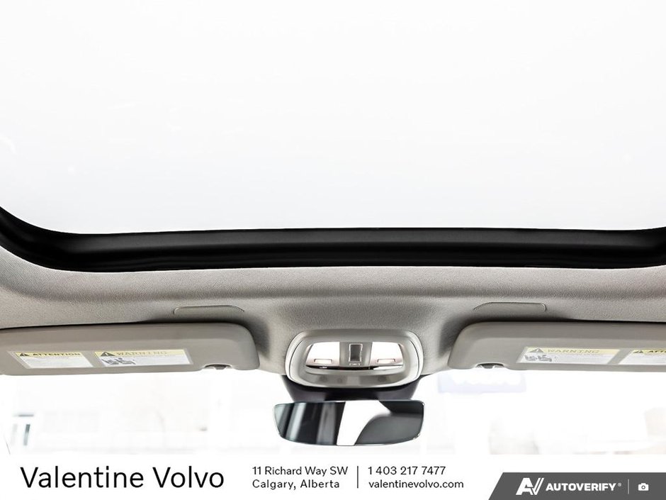 2025 Volvo XC40 Plus Dark Theme-24