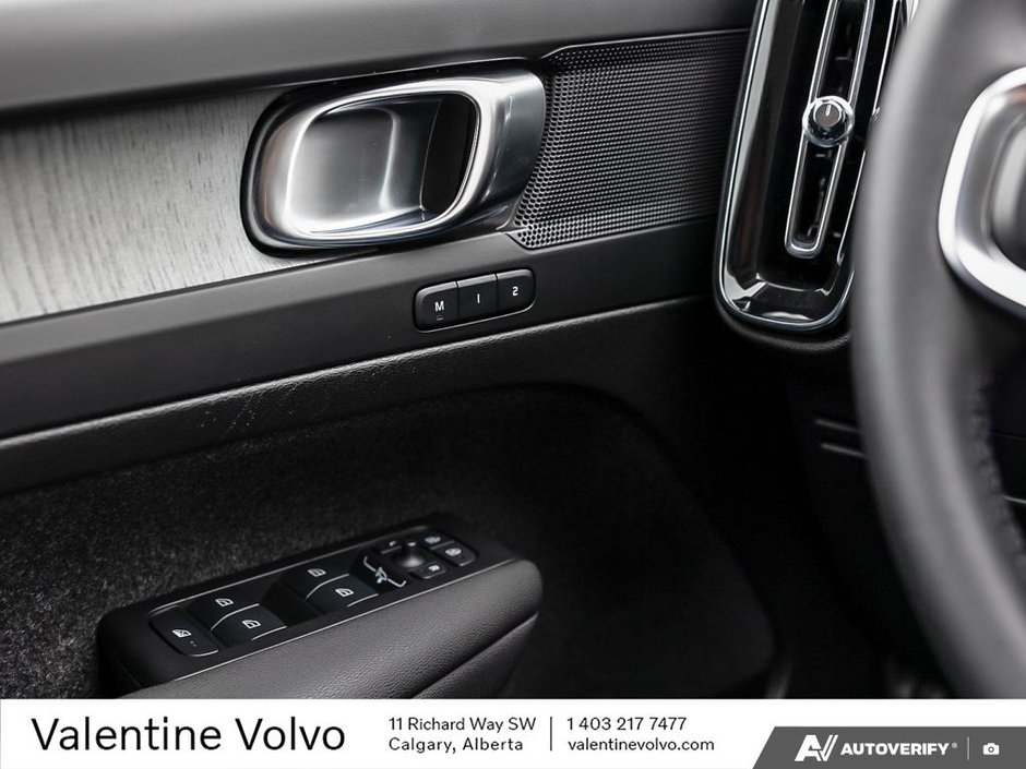 2025 Volvo XC40 Plus Dark Theme-17