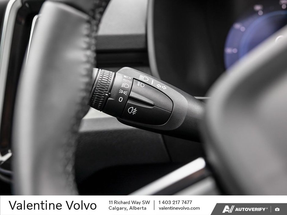 2025 Volvo XC40 Plus Dark Theme-15