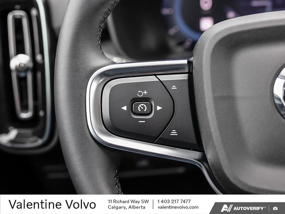 2025 Volvo XC40 Plus Dark Theme-16