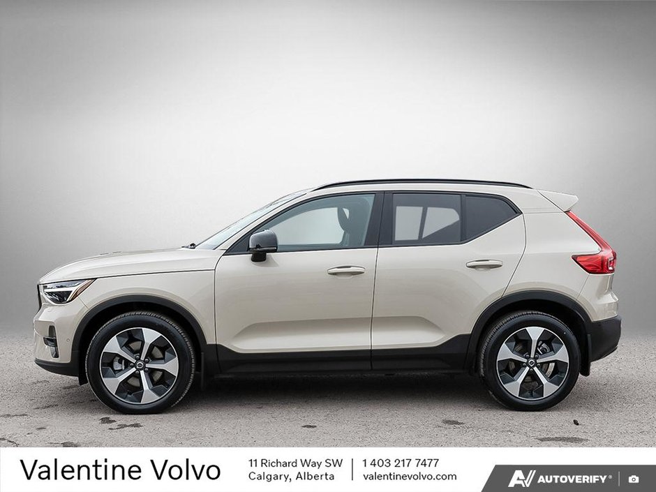 2025 Volvo XC40 Plus Dark Theme-2